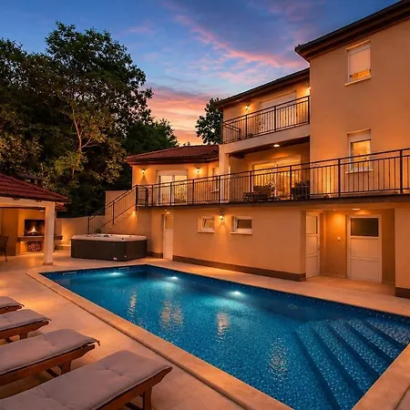 Vip With Heated Pool & Jacuzzi Βίλα *