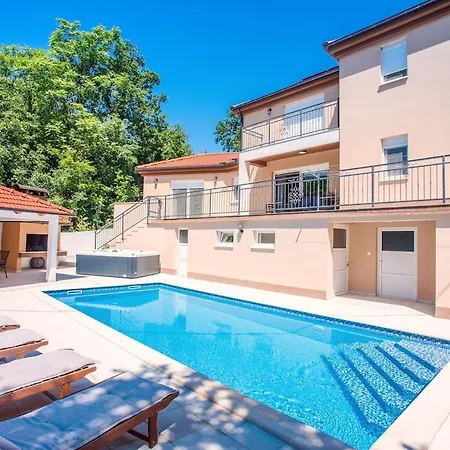 Vip With Heated Pool & Jacuzzi Βίλα Runovic