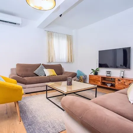 Βίλα Vip With Heated Pool & Jacuzzi