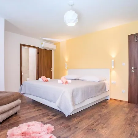 Βίλα Vip With Heated Pool & Jacuzzi