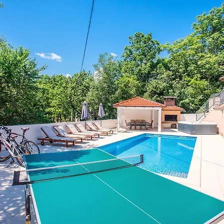 Vip With Heated Pool & Jacuzzi Βίλα