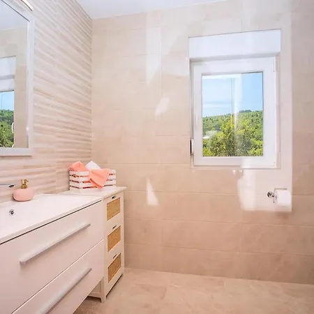 Βίλα Vip With Heated Pool & Jacuzzi *