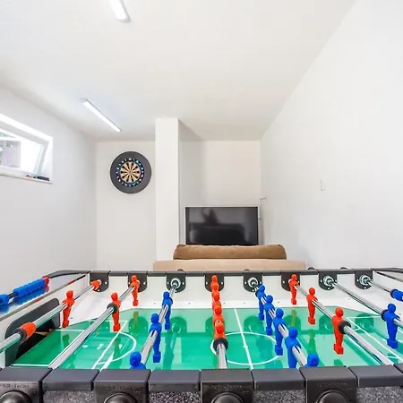Vip With Heated Pool & Jacuzzi Runovic