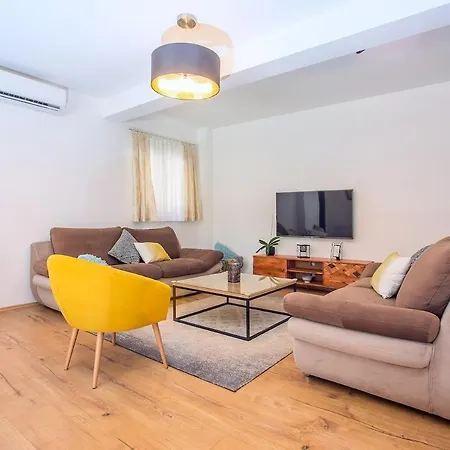 Βίλα Vip With Heated Pool & Jacuzzi Runovic