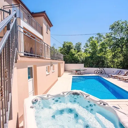 Βίλα Vip With Heated Pool & Jacuzzi Runovic