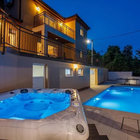 Βίλα Vip With Heated Pool & Jacuzzi